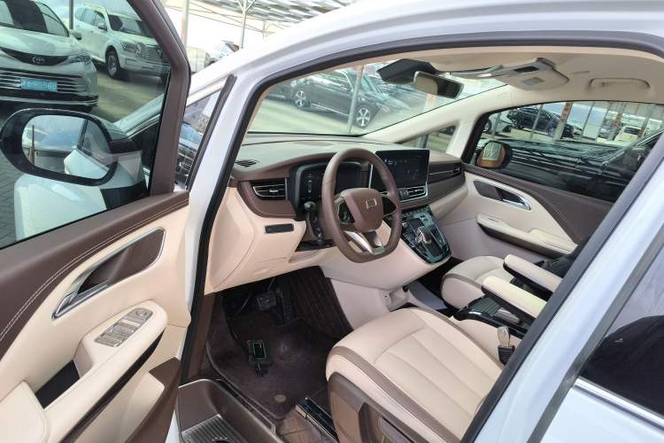 Used Bestune M9 2023 2.0T Ultimate Edition Driver Seat
