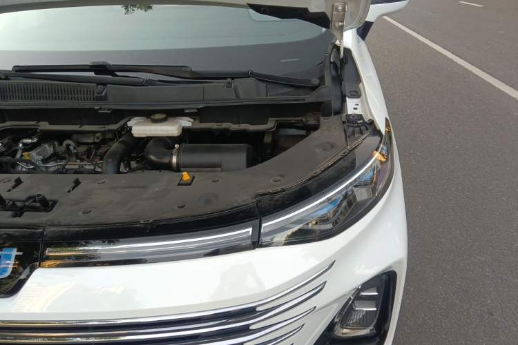 Used Bestune M9 2023 2.0T Prestige Edition Engine Bay Left
