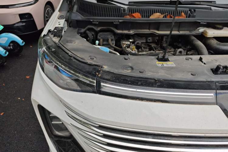 Used Bestune M9 2023 2.0T Ultimate Edition Engine Bay Right