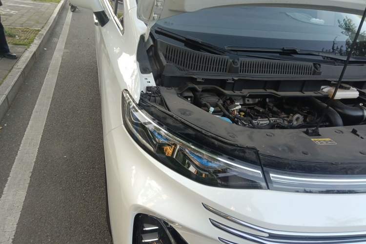 Used Bestune M9 2023 2.0T Prestige Edition Engine Bay Right