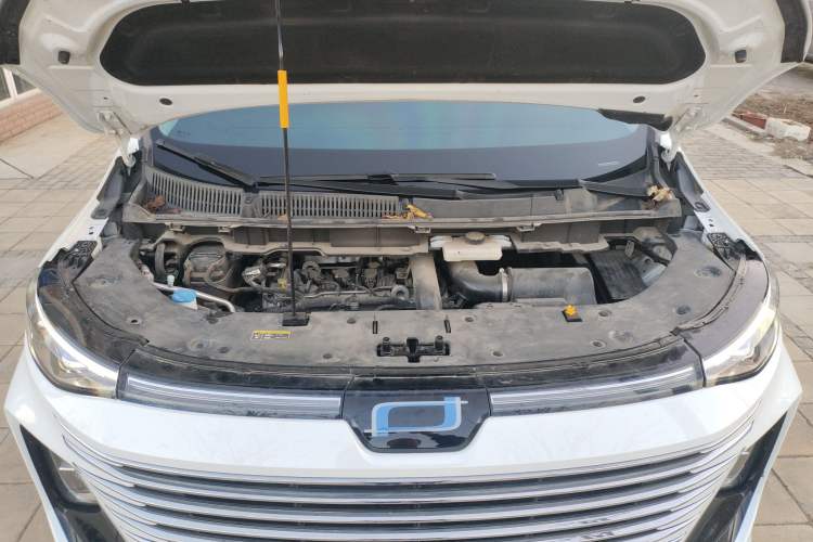Used Bestune M9 2023 2.0T Prestige Edition Engine Bay