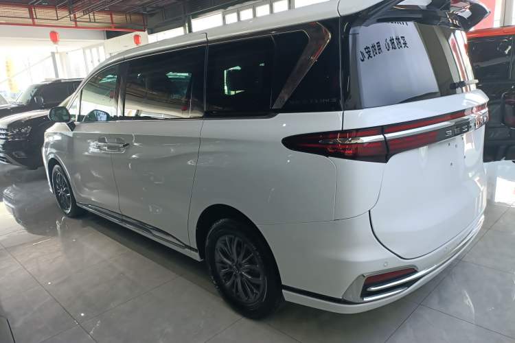 Used Bestune M9 2023 2.0T Prestige Edition Exterior 2
