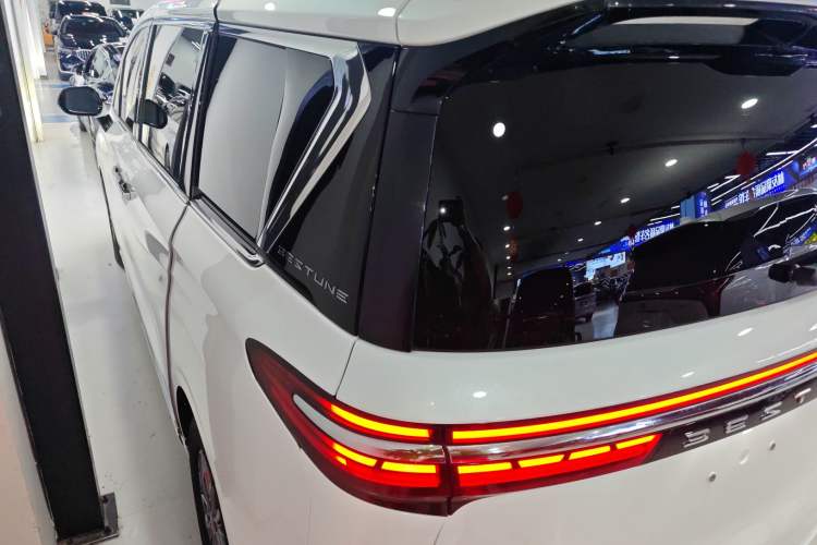 Used Bestune M9 2023 2.0T Prestige Edition Exterior 2