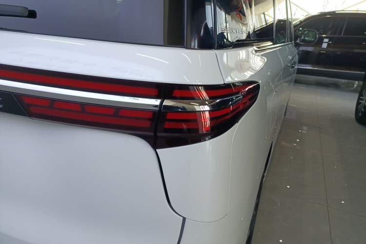 Used Bestune M9 2023 2.0T Prestige Edition Exterior 3