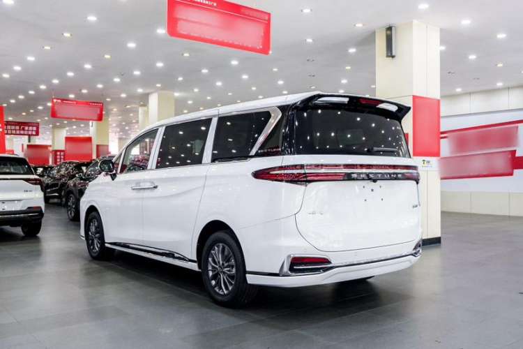 Used Bestune M9 2023 2.0T Prestige Edition Exterior 4