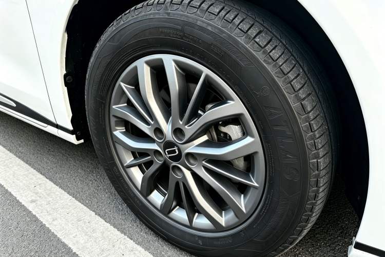 Used Bestune M9 2023 2.0T Prestige Edition Exterior 9
