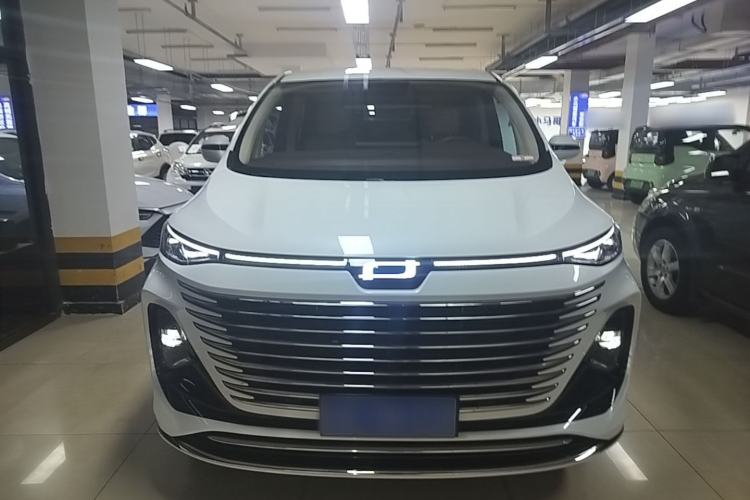 Used Bestune M9 2023 2.0T Ultimate Edition Front