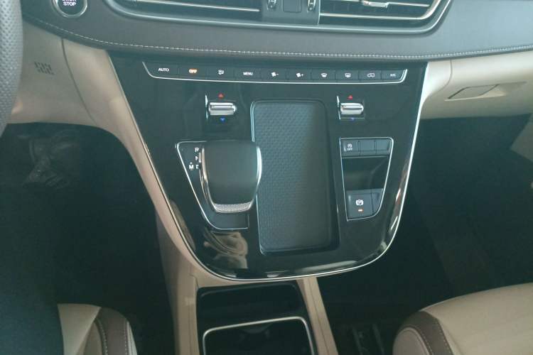 Used Bestune M9 2023 2.0T Prestige Edition Gear Lever