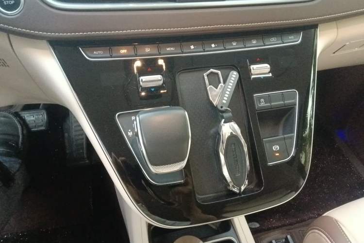Used Bestune M9 2023 2.0T Prestige Edition Gear Lever