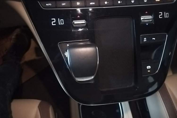 Used Bestune M9 2023 2.0T Ultimate Edition Gear Lever