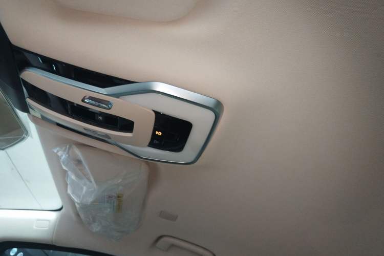 Used Bestune M9 2023 2.0T Prestige Edition Headliner