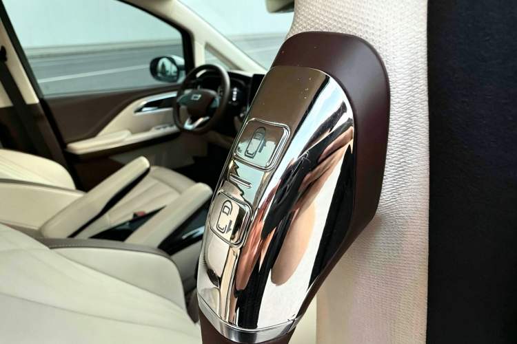 Used Bestune M9 2023 2.0T Prestige Edition Interior 4