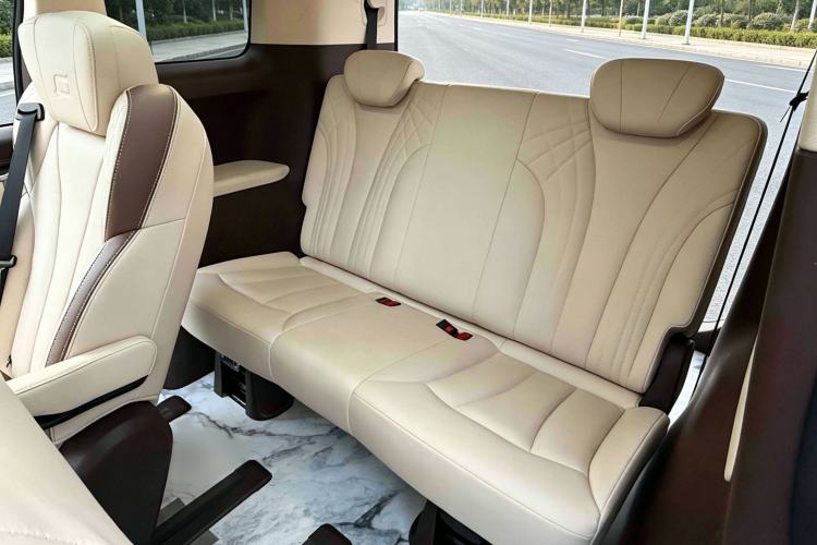 Used Bestune M9 2023 2.0T Prestige Edition Interior 6