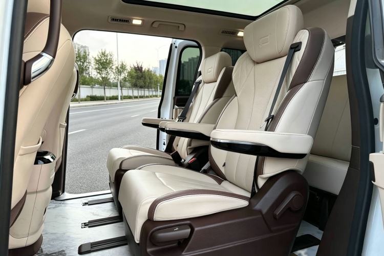 Used Bestune M9 2023 2.0T Prestige Edition Interior 7