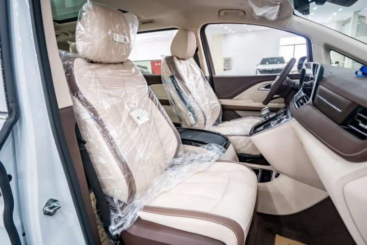 Used Bestune M9 2023 2.0T Prestige Edition Interior 7