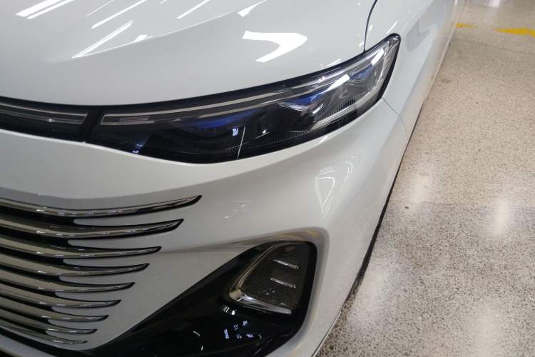 Used Bestune M9 2023 2.0T Prestige Edition Left Front Headlight
