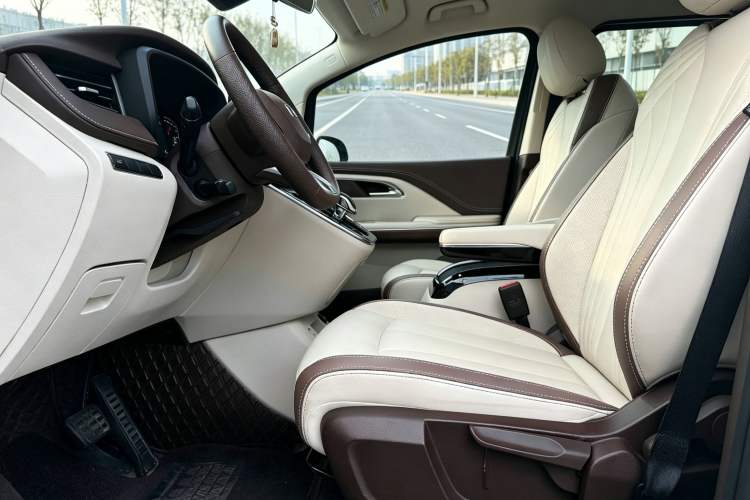 Used Bestune M9 2023 2.0T Prestige Edition Left Front Seat