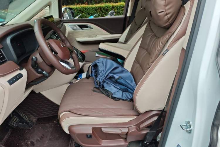 Used Bestune M9 2023 2.0T Ultimate Edition Left Front Seat