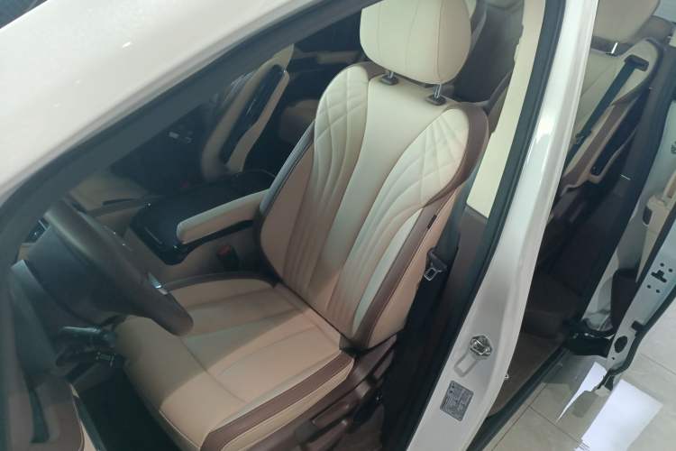 Used Bestune M9 2023 2.0T Prestige Edition Left Front Seat