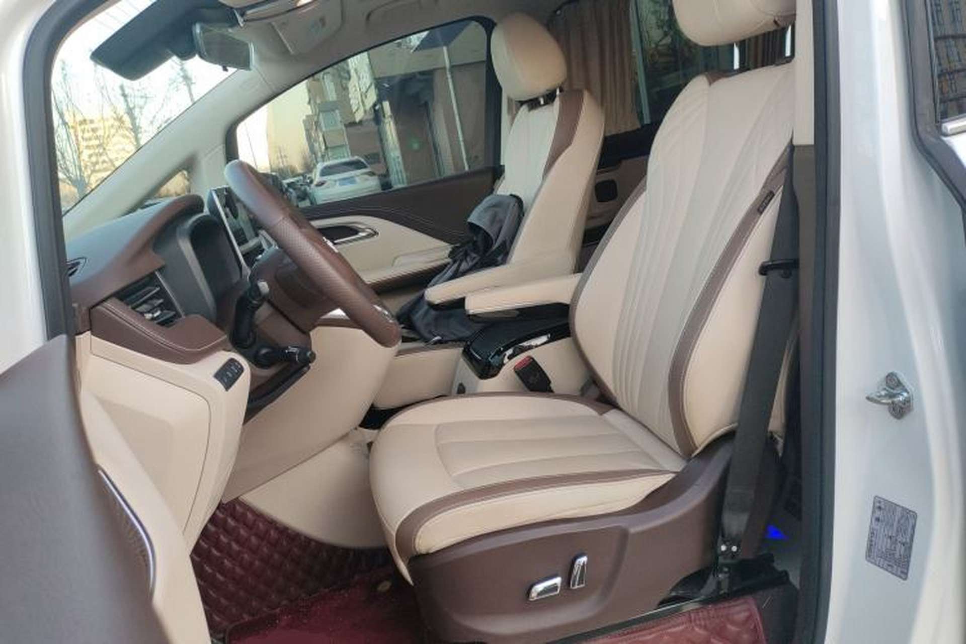Used Bestune M9 2023 2.0T Prestige Edition Left Front Seat