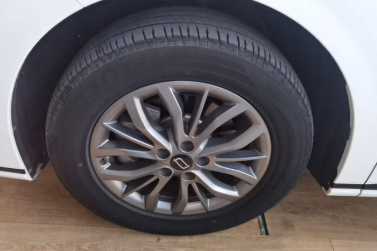 Used Bestune M9 2023 2.0T Prestige Edition Left Front Wheel Hub