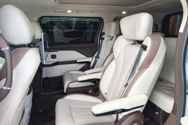 Used Bestune M9 2023 2.0T Ultimate Edition Left Rear Seat