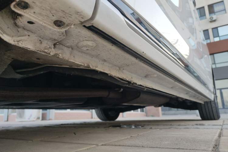 Used Bestune M9 2023 2.0T Prestige Edition Left Side Sill