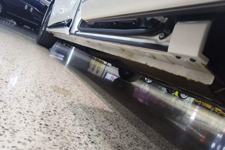 Used Bestune M9 2023 2.0T Prestige Edition Left Side Sill