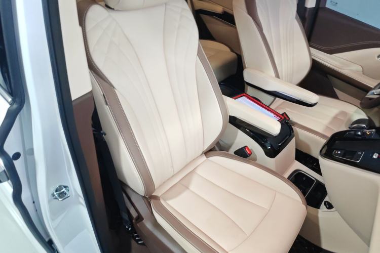Used Bestune M9 2023 2.0T Prestige Edition Right Front Seat