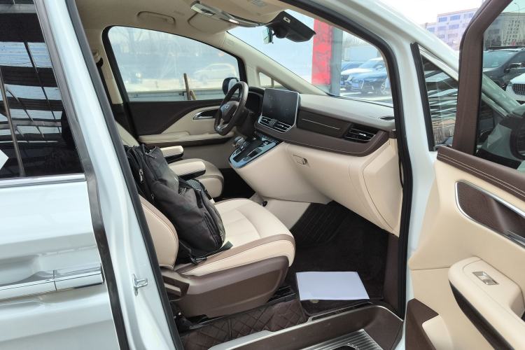 Used Bestune M9 2023 2.0T Ultimate Edition Right Front Seat