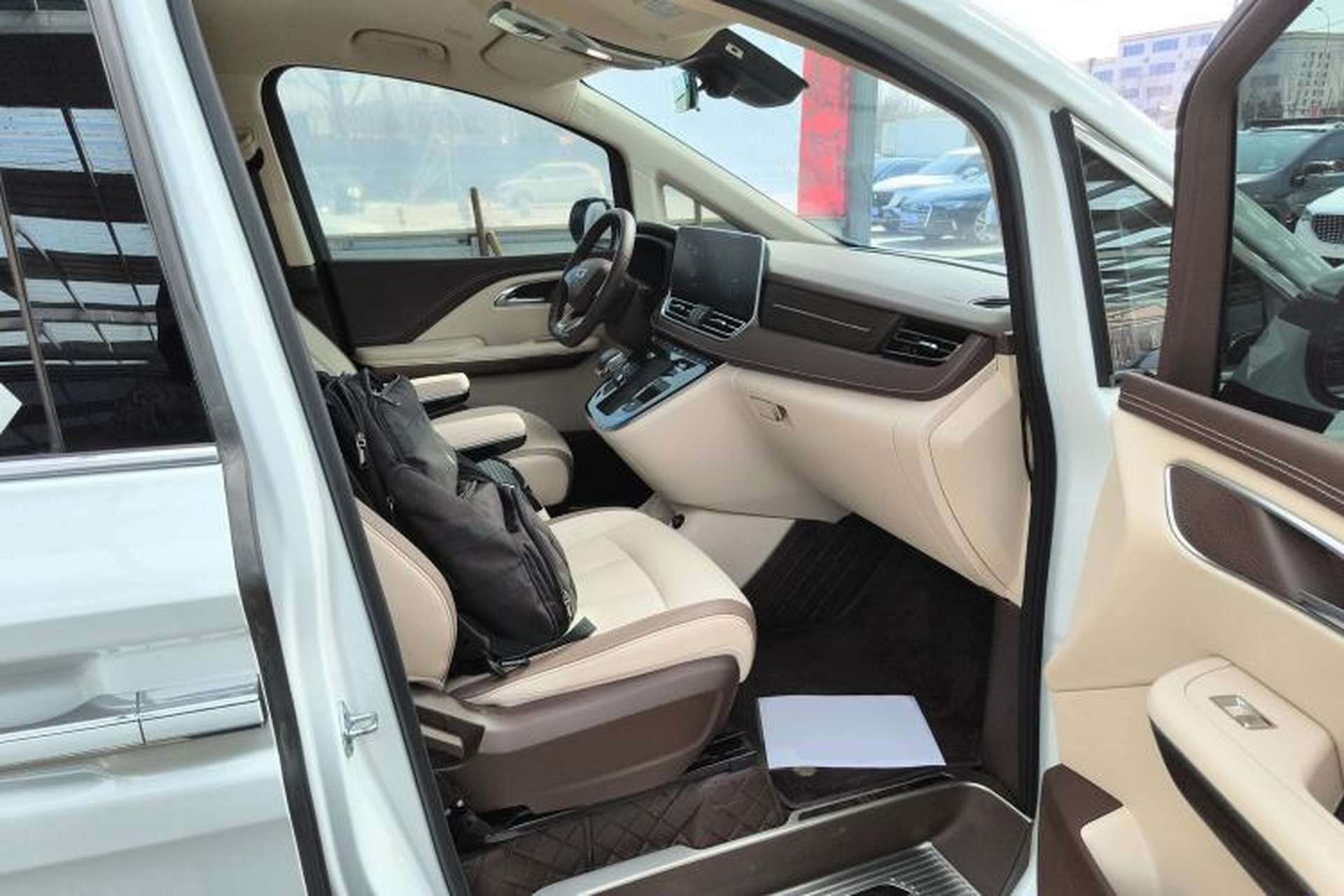 Used Bestune M9 2023 2.0T Ultimate Edition Right Front Seat