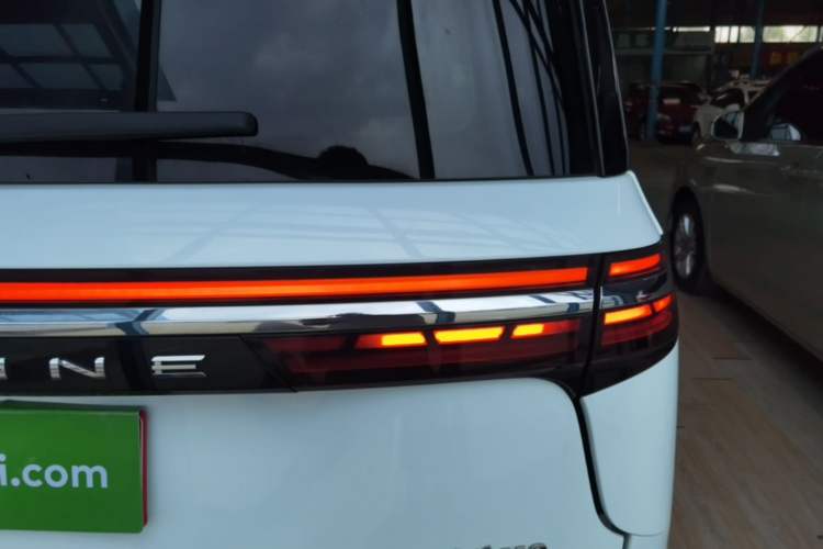 Used Bestune M9 2023 2.0T Prestige Edition Right Rear Taillight