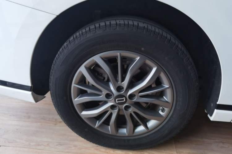Used Bestune M9 2023 2.0T Prestige Edition Right Rear Wheel Hub