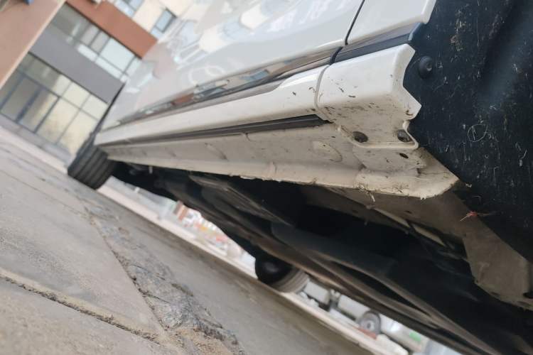 Used Bestune M9 2023 2.0T Prestige Edition Right Side Sill