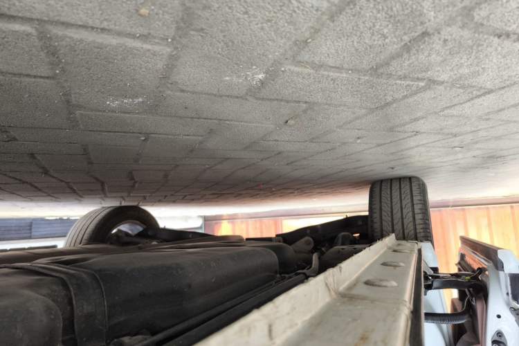 Used Bestune M9 2023 2.0T Ultimate Edition Right Side Sill