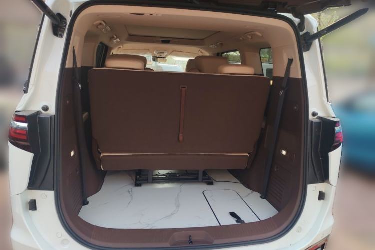 Used Bestune M9 2023 2.0T Prestige Edition Trunk
