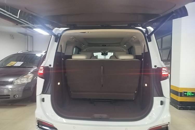 Used Bestune M9 2023 2.0T Ultimate Edition Trunk