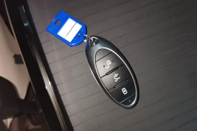 Used Bestune M9 2023 2.0T Prestige Edition Vehicle Key