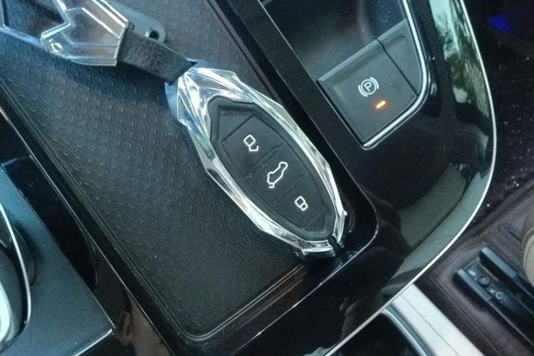 Used Bestune M9 2023 2.0T Prestige Edition Vehicle Key