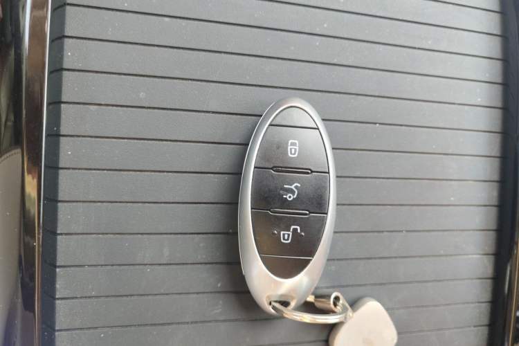 Used Bestune M9 2023 2.0T Prestige Edition Vehicle Key