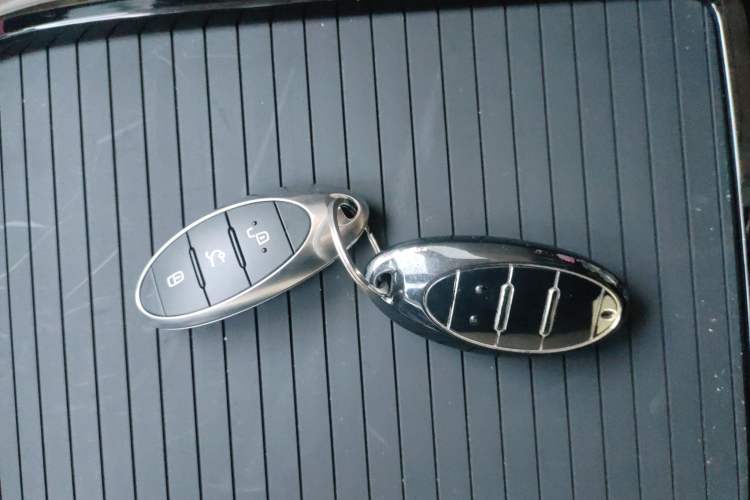 Used Bestune M9 2023 2.0T Prestige Edition Vehicle Key