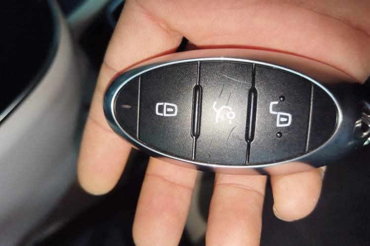 Used Bestune M9 2023 2.0T Prestige Edition Vehicle Key