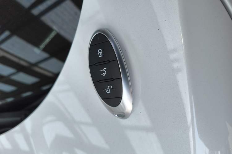Used Bestune M9 2023 2.0T Ultimate Edition Vehicle Key