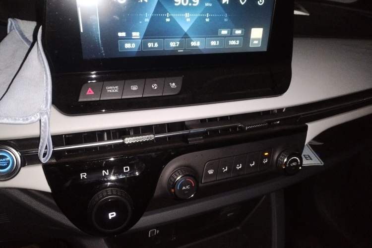 Used Bestune NAT 2023 PRO Comfortable Travel Extended Range Battery-Swap Version 401km Audio And AC Panel