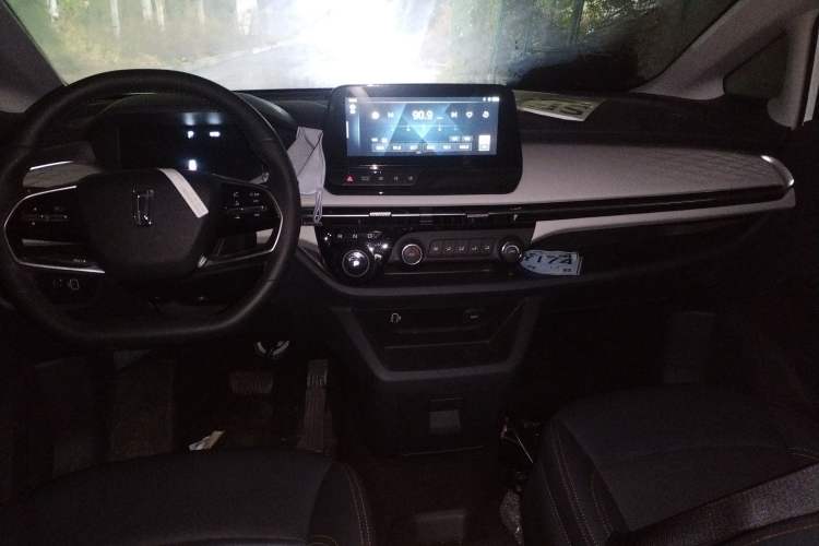 Used Bestune NAT 2023 PRO Comfortable Travel Extended Range Battery-Swap Version 401km Center Console