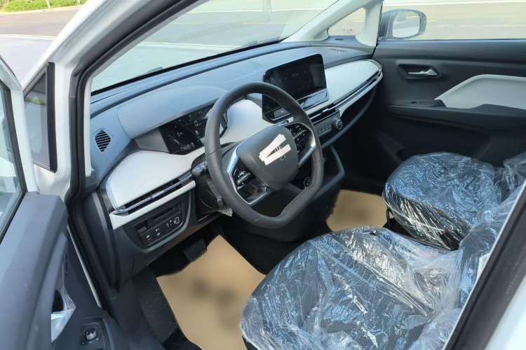 Used Bestune NAT 2022 Comfortable Travel Battery-Swap Version 100kW 401km Interior 2