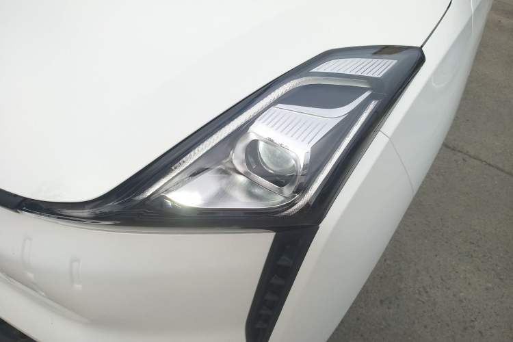 Used Bestune NAT 2023 PRO Comfortable Travel Battery-Swap Version 401km Left Front Headlight