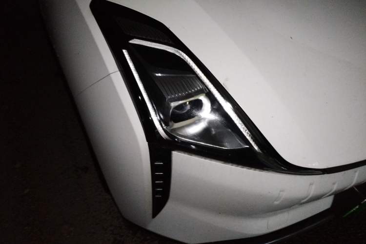 Used Bestune NAT 2023 PRO Comfortable Travel Extended Range Battery-Swap Version 401km Right Front Headlight