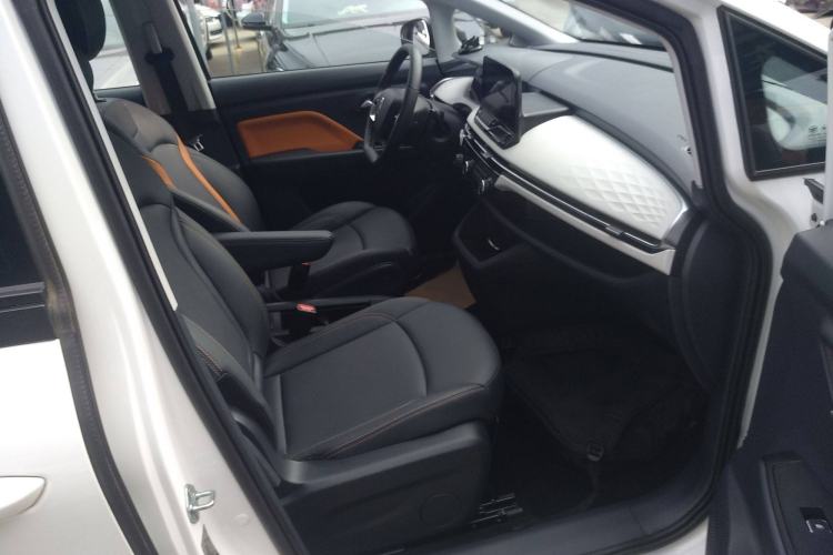 Used Bestune NAT 2023 PRO Comfortable Travel Battery-Swap Version 401km Right Front Seat