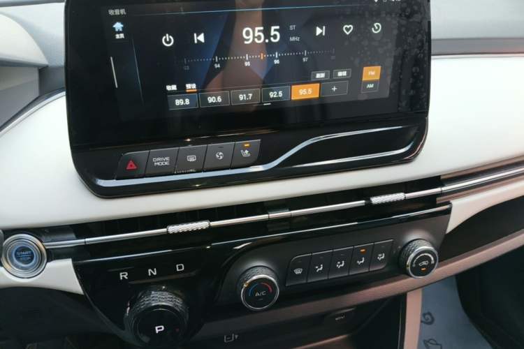 Used Bestune NAT 2022 Comfortable Travel Rental Edition Audio And AC Panel